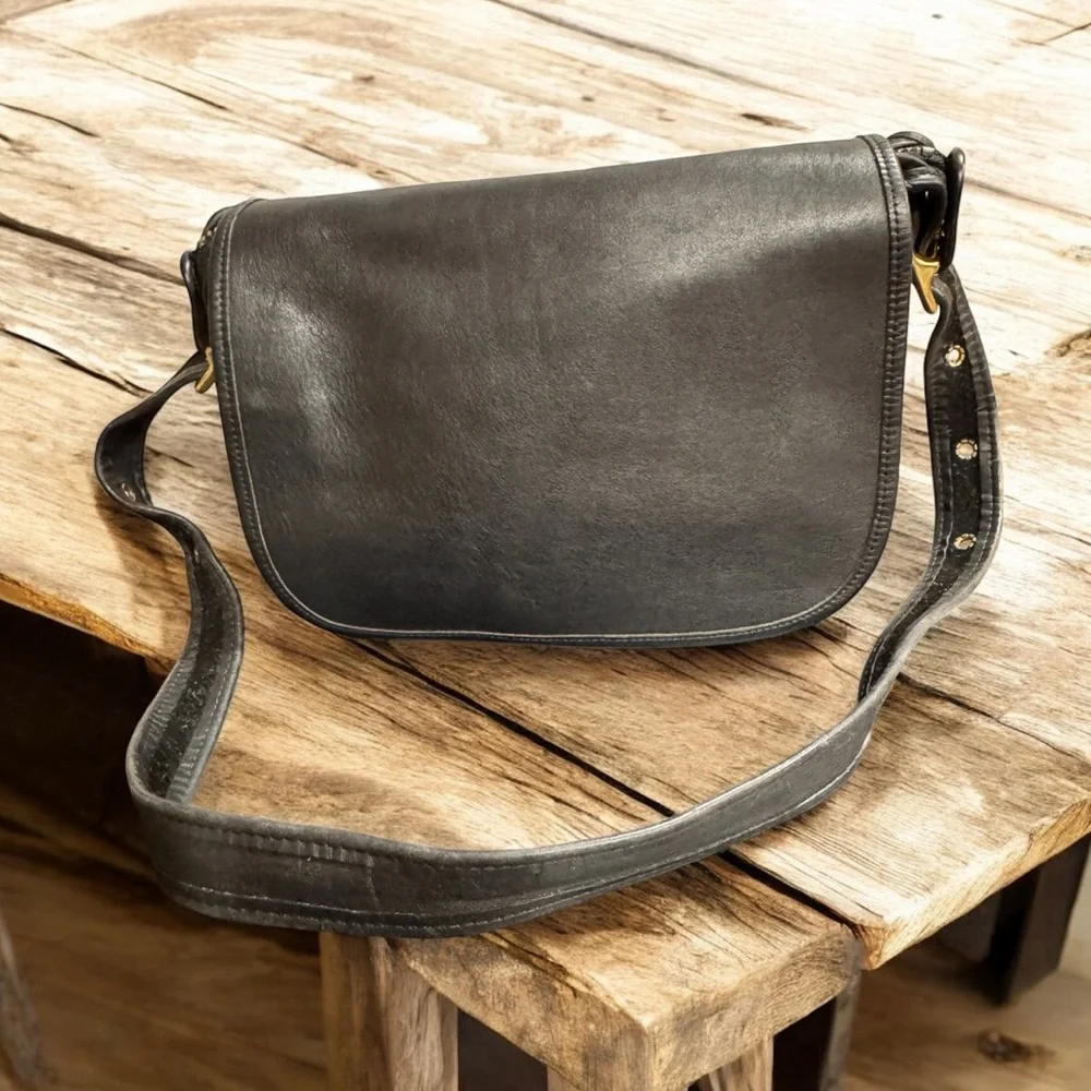 Coach vintage Patricia Black Leather shoulder Crossbody Bag 9951